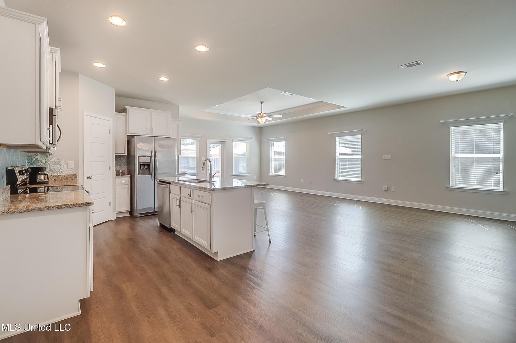 10192 Hutter Road Gulfport, MS 39503 - Photo 5 of 28 IMG_2999