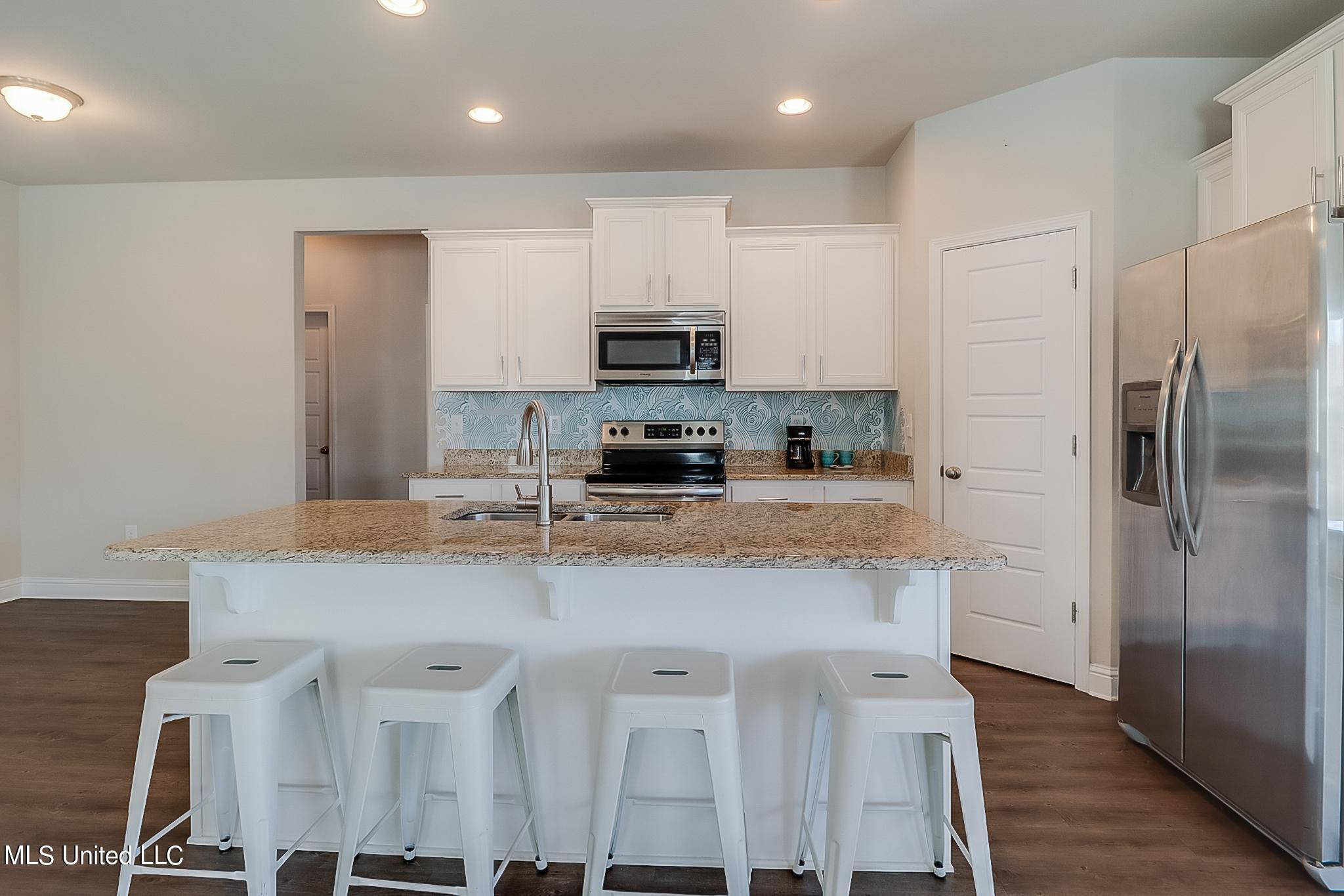 10192 Hutter Road Gulfport, MS 39503 - Photo 6 of 28 IMG_3002