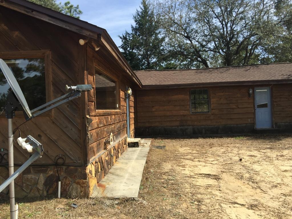 3246 Colonel Greg Malloy Road Crestview, FL 32539 - Photo 3 of 25 IMG_3866.JPG