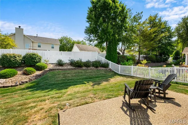 $425,000 | 146 Huntington Crossing Drive, St. Peters, MO 63376