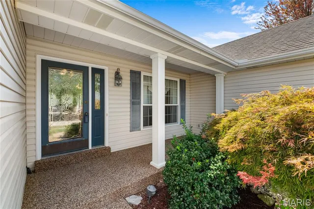 $425,000 | 146 Huntington Crossing Drive, St. Peters, MO 63376