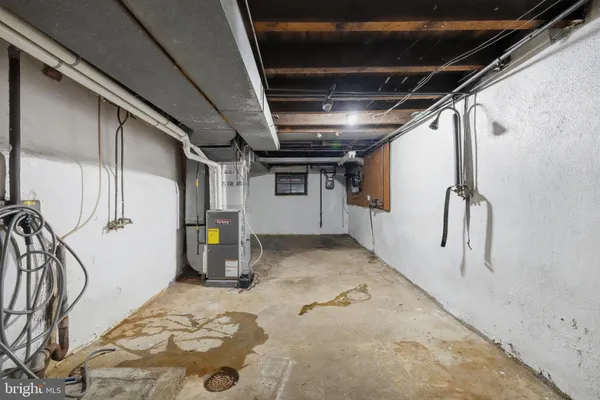 a view of a garage room