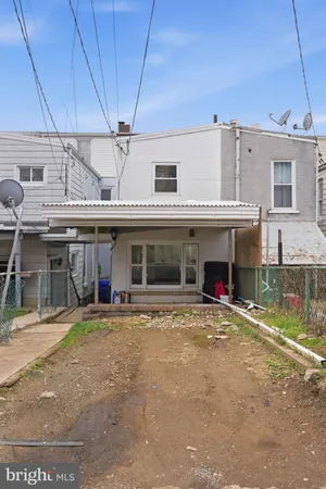 a view of house with backyard space and porch