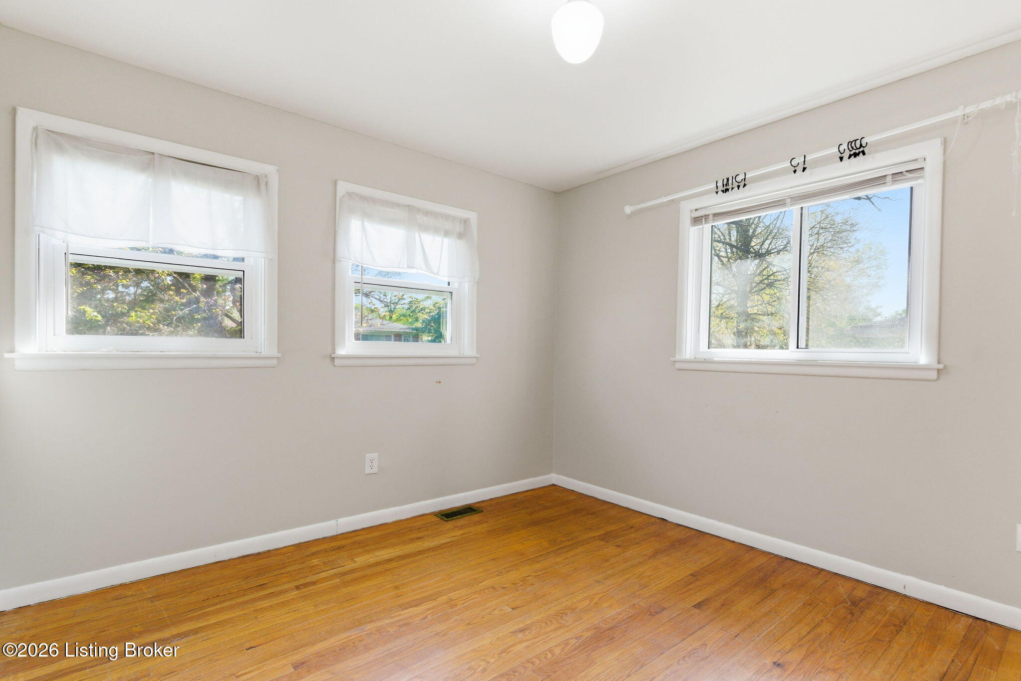 3206 Radiance Road Louisville, KY 40220 - Photo 21 of 36 3206 Radiance Rd-29