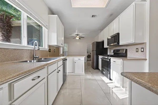 $2,400 | 6710 Creek Village Drive, Katy, TX 77449