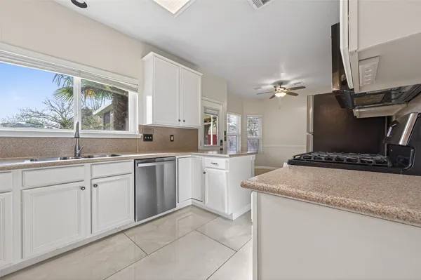 $2,400 | 6710 Creek Village Drive, Katy, TX 77449