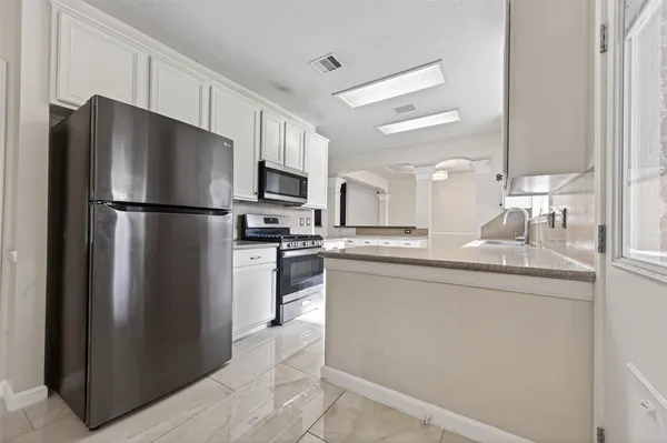$2,400 | 6710 Creek Village Drive, Katy, TX 77449