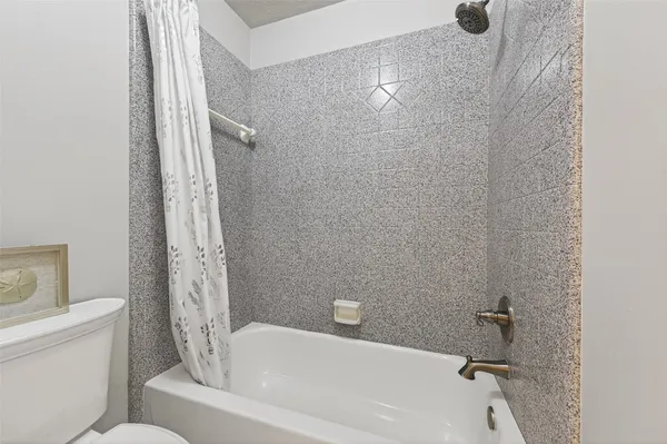 $2,400 | 6710 Creek Village Drive, Katy, TX 77449