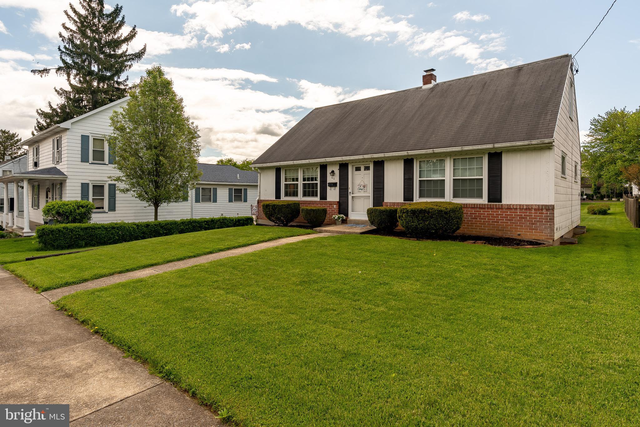 212 East Lincoln Avenue Lititz, PA 17543 - Photo 5 of 54