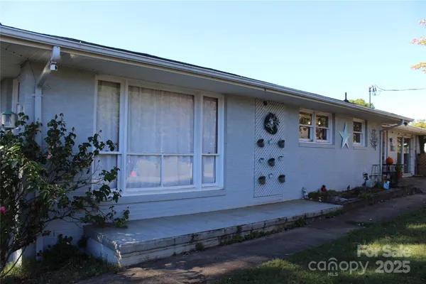 $269,900 | 107 North Matthews Street, Morganton, NC 28655