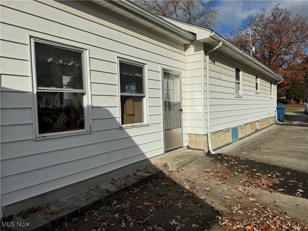 281 Shields Road Youngstown, OH 44512 - Photo 32 of 33 View of home's exterior
