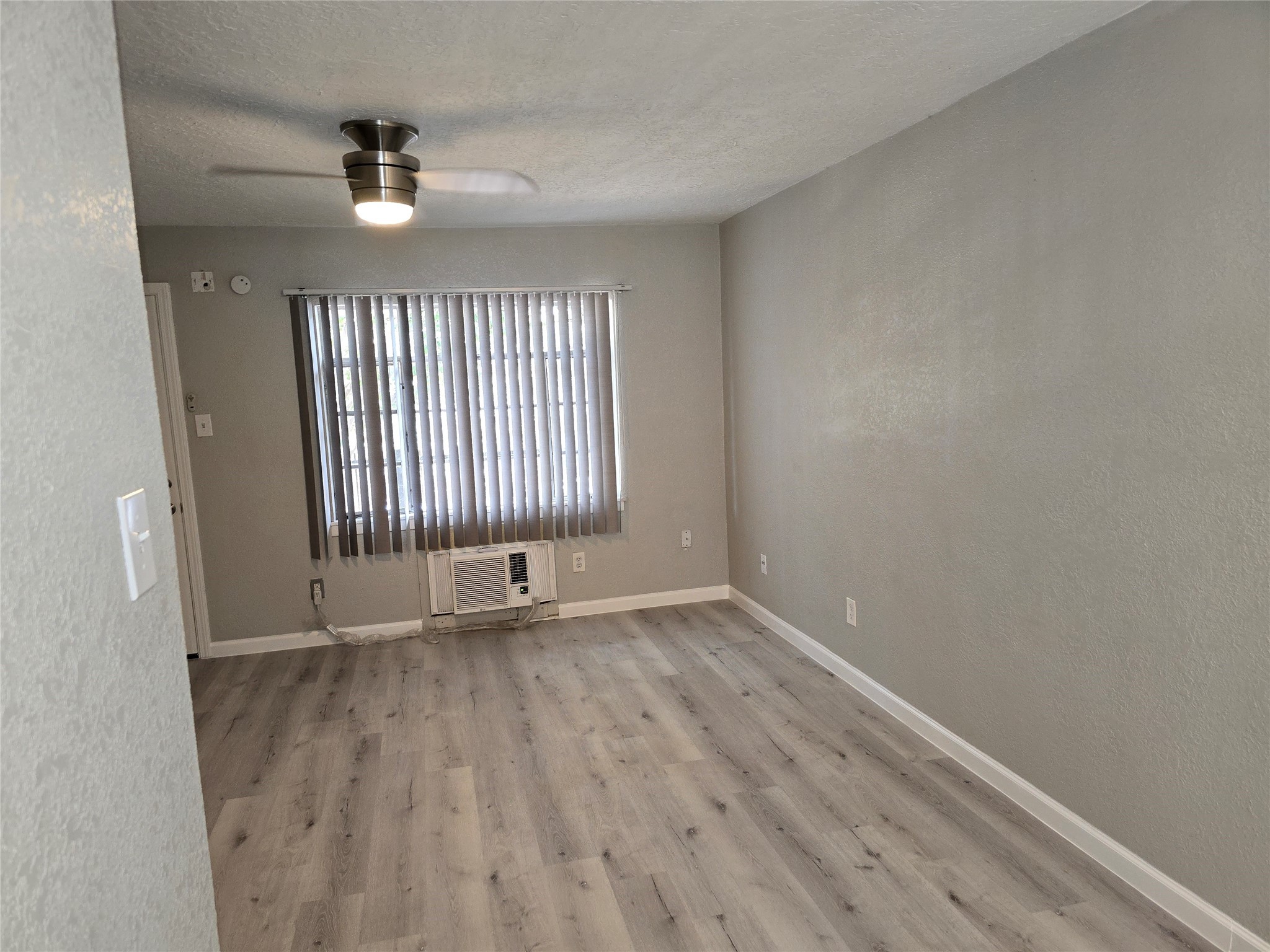 2501 Yoakum Boulevard, Unit 13 Houston, TX 77006 - Photo 11 of 24 wooden floor in an empty room with a window