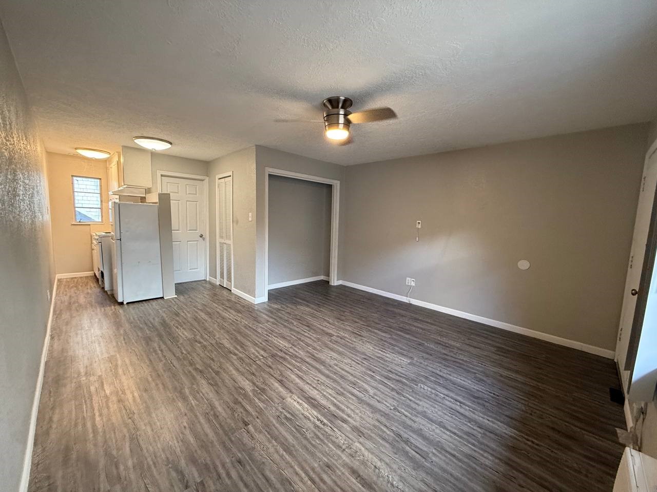 2501 Yoakum Boulevard, Unit 13 Houston, TX 77006 - Photo 3 of 24 wooden floor in an empty room with a window