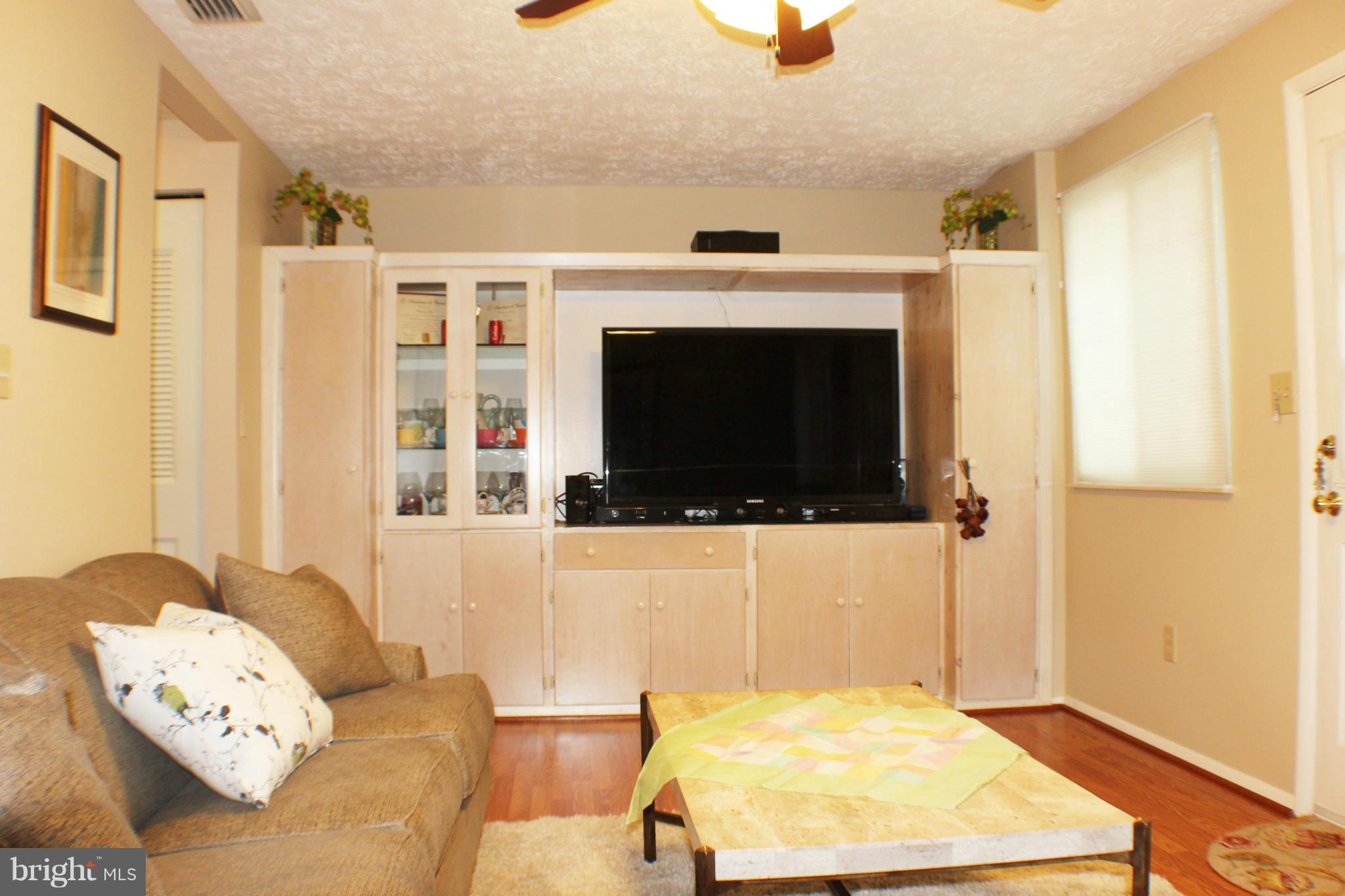 8788 Newington Commons Road Lorton, VA 22079 - Photo 2 of 25 Living Room