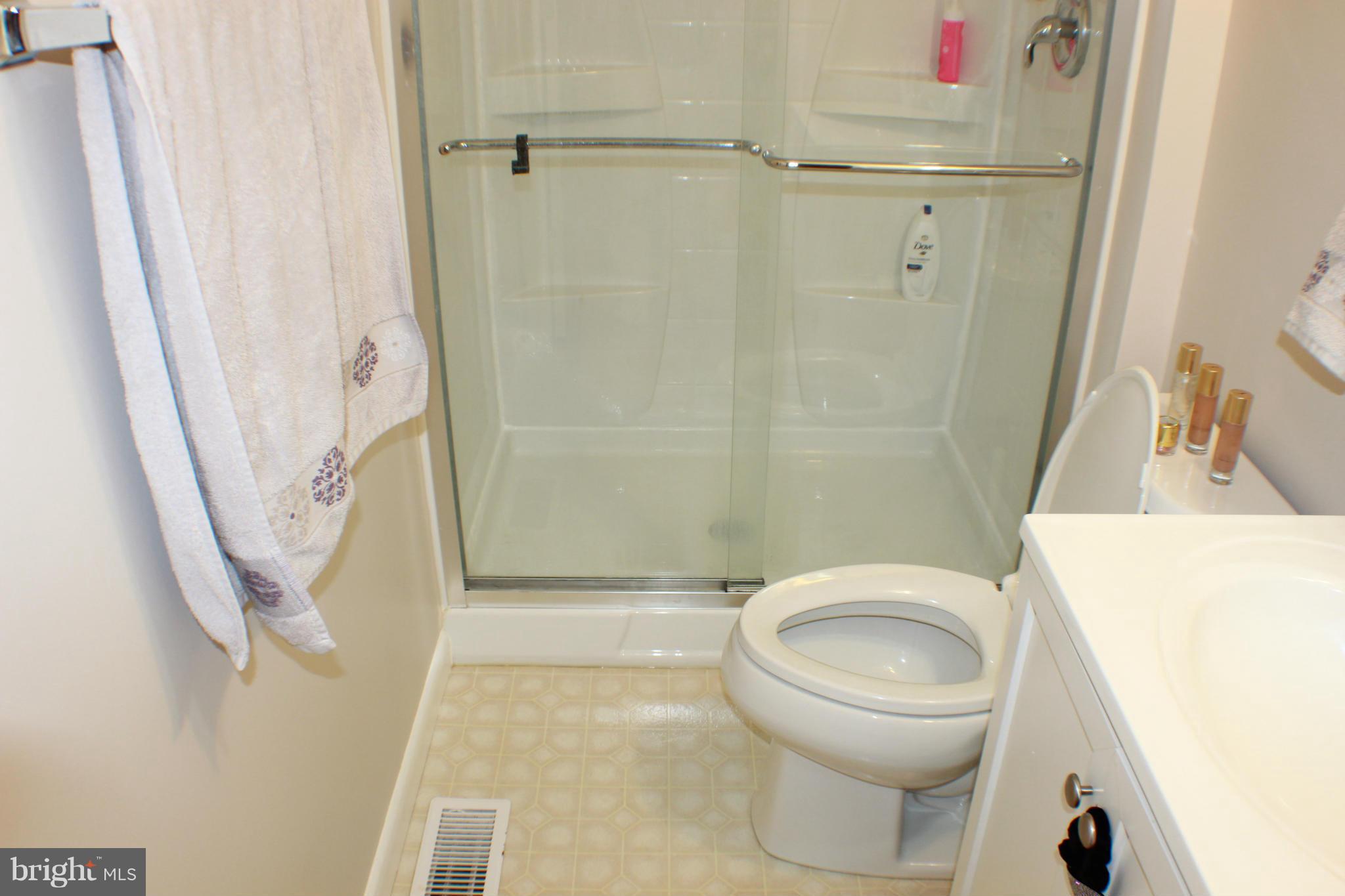 8788 Newington Commons Road Lorton, VA 22079 - Photo 13 of 25 Bath (Master)