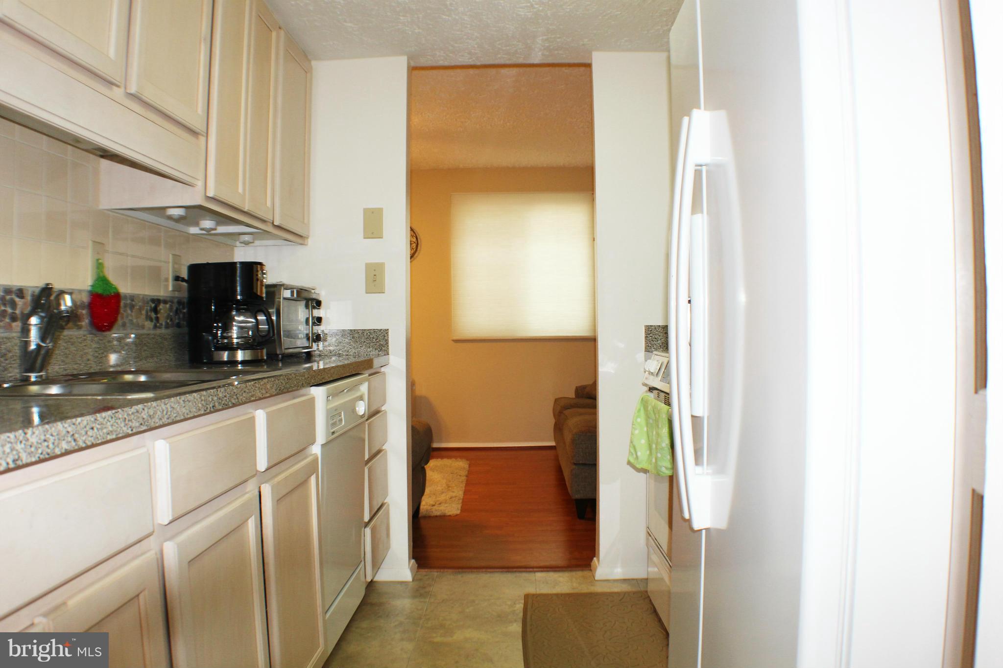 8788 Newington Commons Road Lorton, VA 22079 - Photo 6 of 25 Kitchen