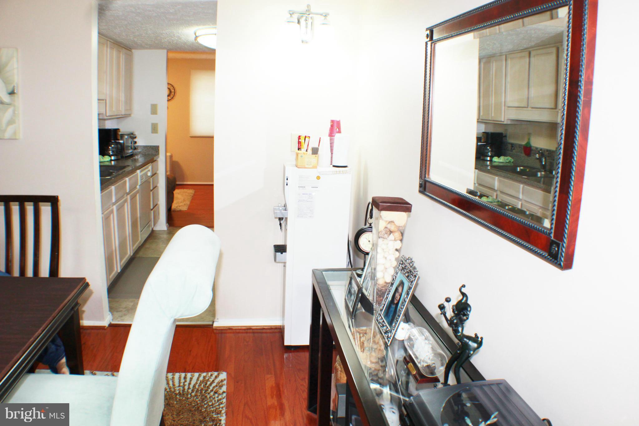 8788 Newington Commons Road Lorton, VA 22079 - Photo 8 of 25 Kitchen