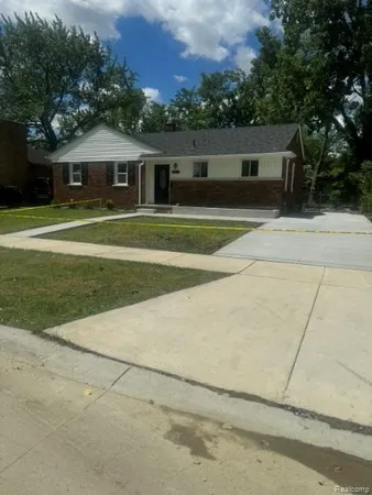 $2,200 | 23545 Parklawn Street, Oak Park, MI 48237