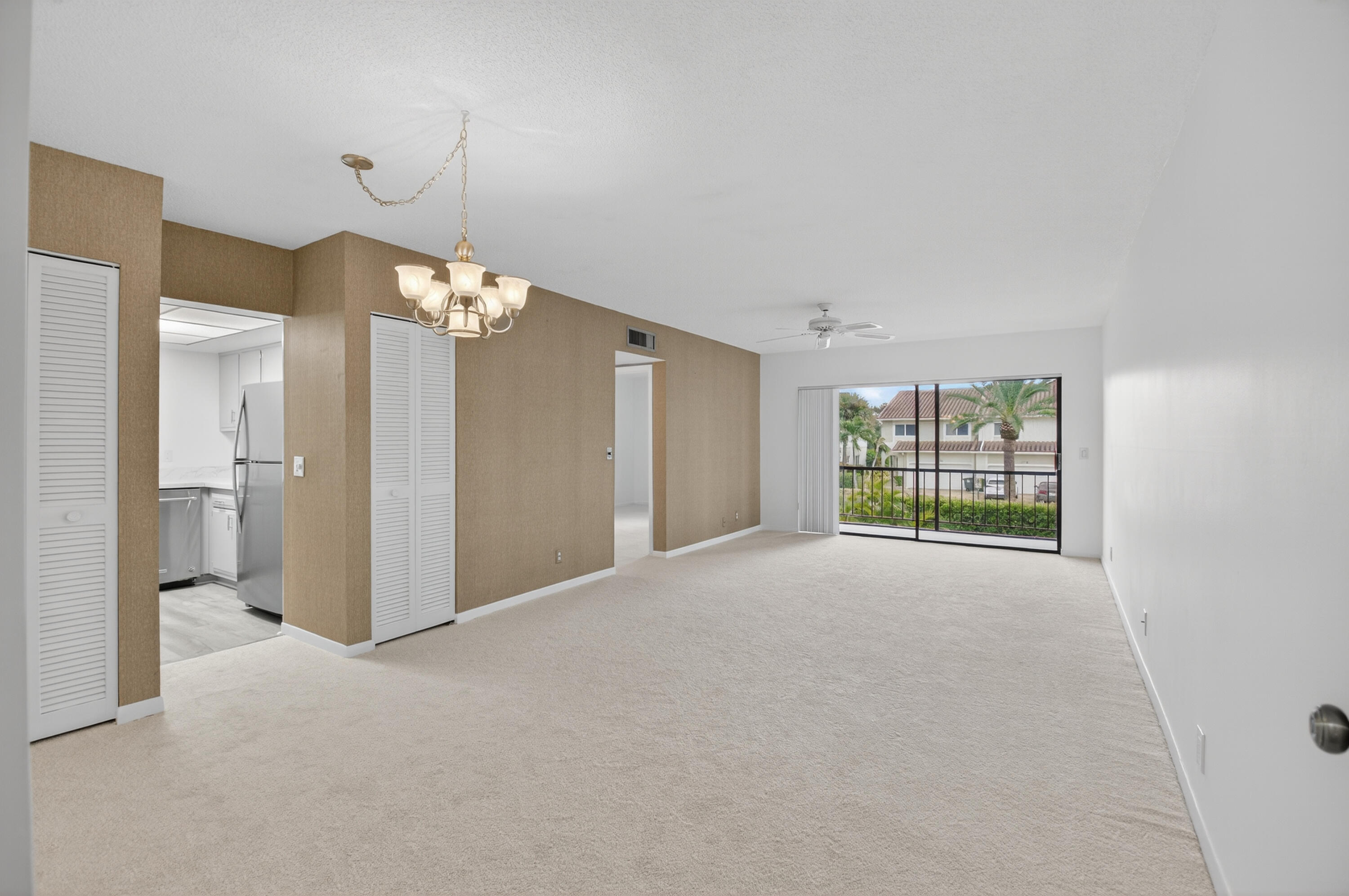 665 Enfield Street, Unit B18 Boca Raton, FL 33487 - Photo 4 of 22 0004