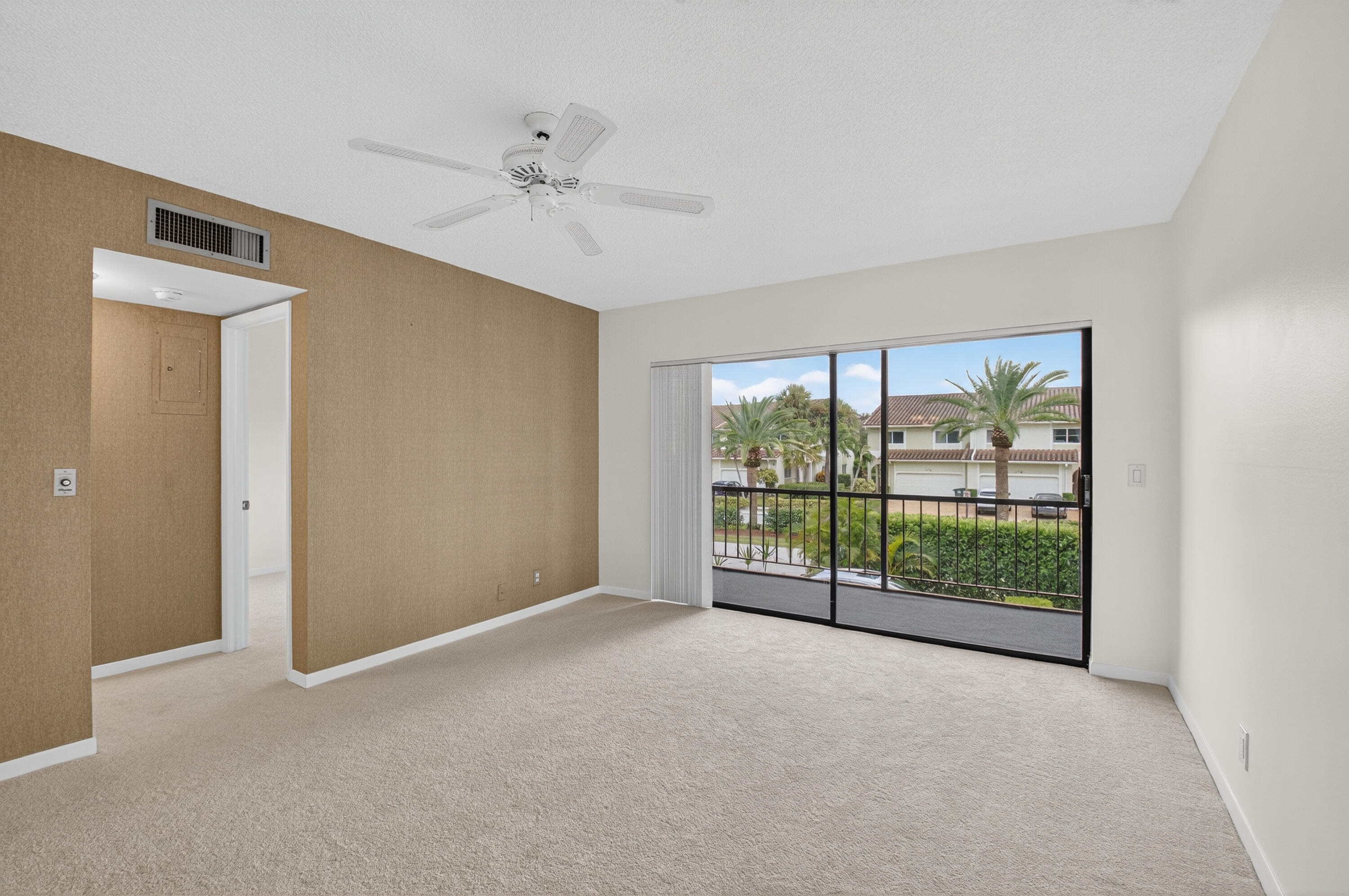 665 Enfield Street, Unit B18 Boca Raton, FL 33487 - Photo 5 of 22 0005