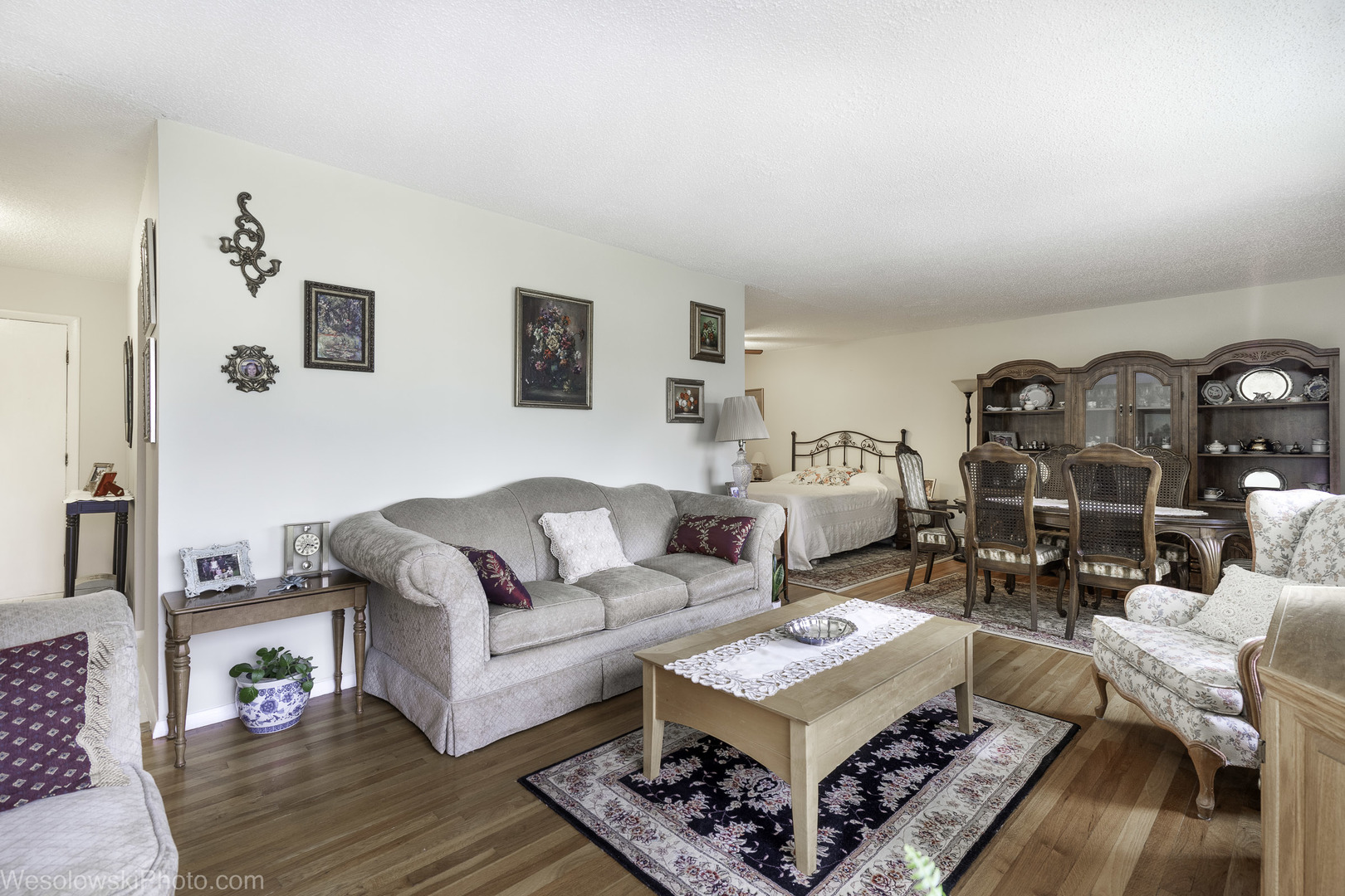 9209 Potter Road, Unit 2F Des Plaines, IL 60016 - Photo 5 of 25 a living room with furniture and wooden floor