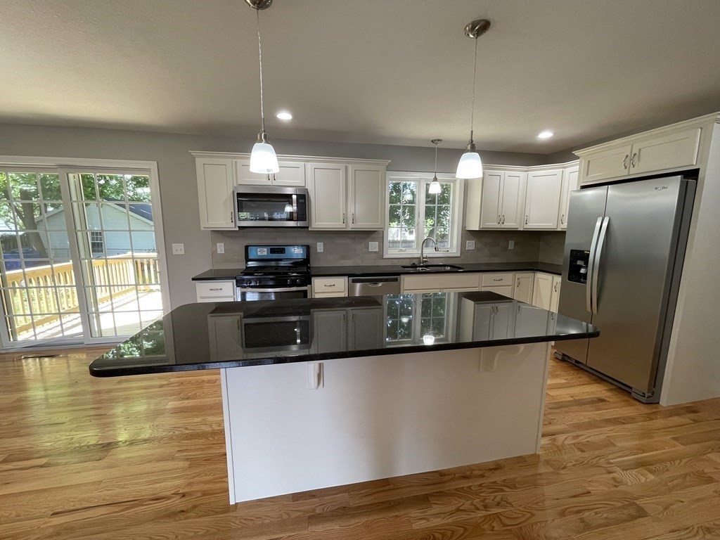 35 Boyer Street Springfield, MA 01109 - Photo 2 of 26