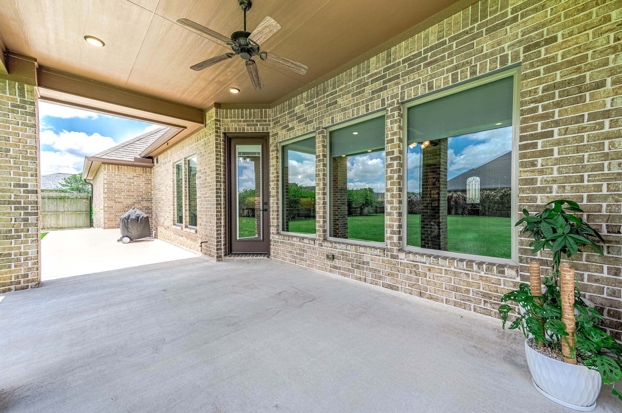 720 Rustic Oaks Drive Angleton, TX 77515 - Photo 26 of 35