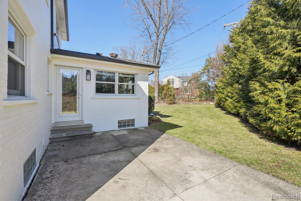 18122 Riverside Drive Beverly Hills, MI 48025 - Photo 34 of 41