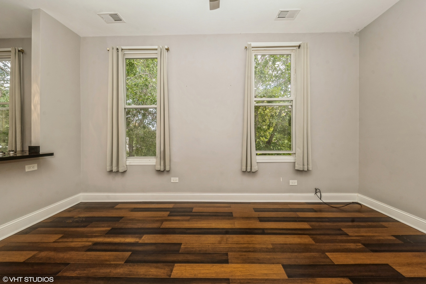 2734 West 18th Street, Unit 2R Chicago, IL 60608 - Photo 2 of 10 a bathroom with a window and a mirror