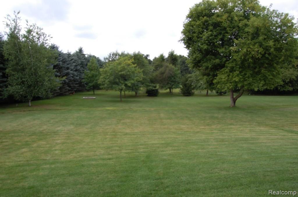 8489 Ranch Estates Road Clarkston, MI 48348 - Photo 6 of 15 Rear Yard.jpg