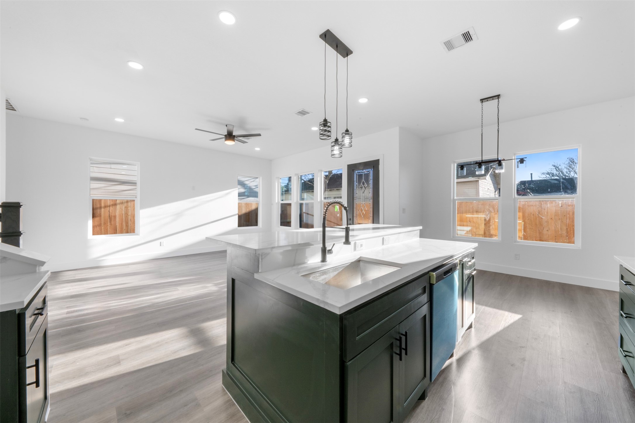 1308 Duff Lane Houston, TX 77022 - Photo 13 of 34