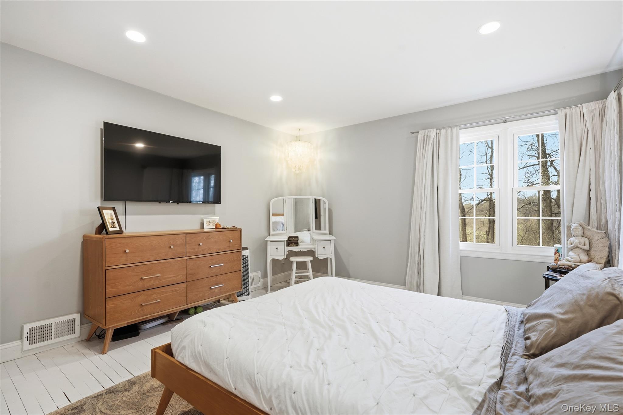 3 Mark Mead Road Cross River, NY 10518 - Photo 13 of 27 Alternate view of first floor bedroom