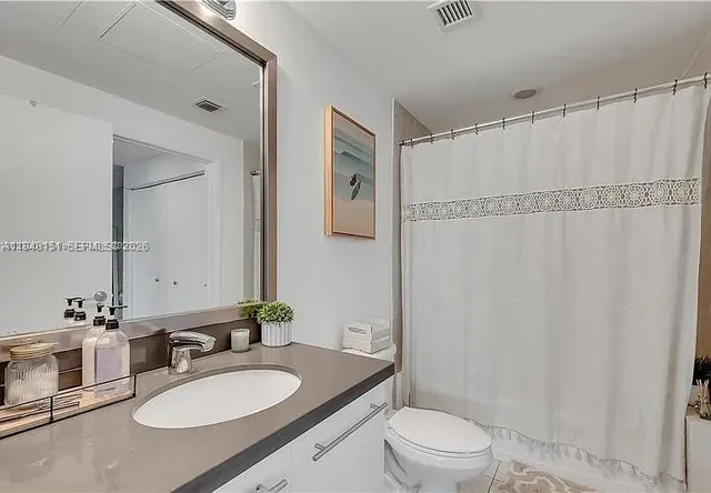 $3,900 | 90 Southwest 3rd Street, Unit 3211, Miami, FL 33130