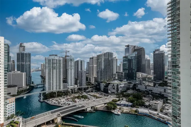 $3,900 | 90 Southwest 3rd Street, Unit 3211, Miami, FL 33130