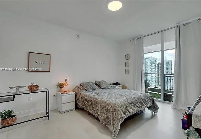 90 Southwest 3rd Street, Unit 3211 Miami, FL 33130 - Photo 10 of 18