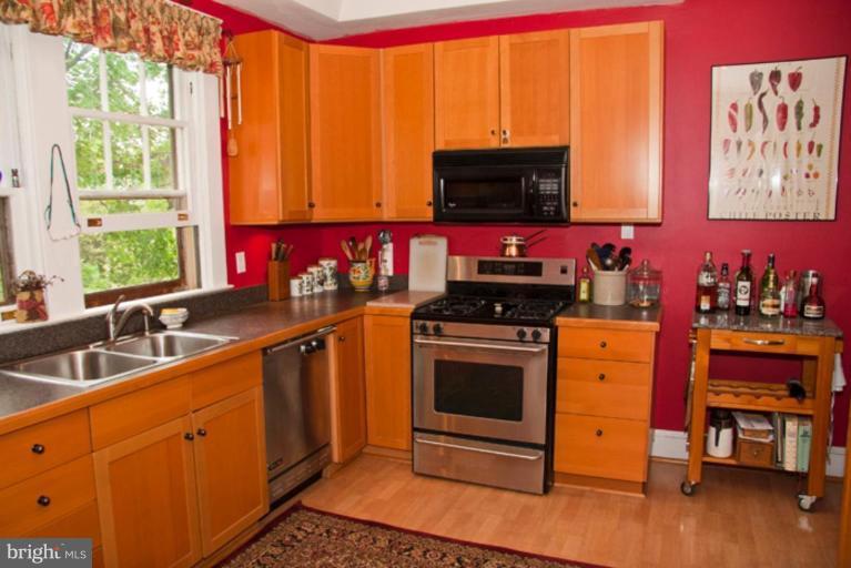 505 Old Orchard Road Baltimore, MD 21229 - Photo 12 of 23 Kitchen