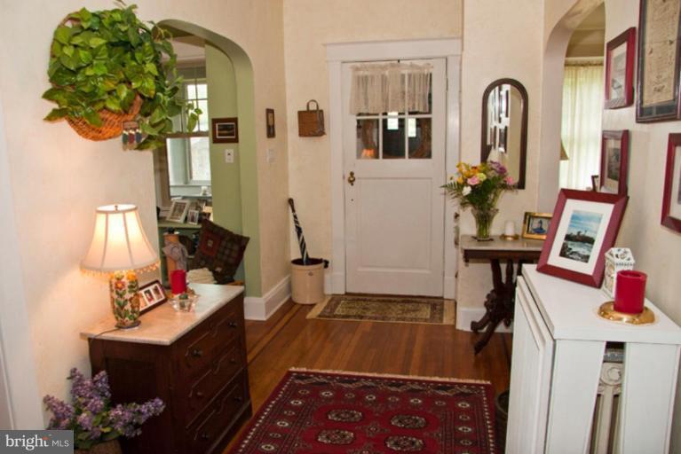 505 Old Orchard Road Baltimore, MD 21229 - Photo 17 of 23 Entrance / Foyer