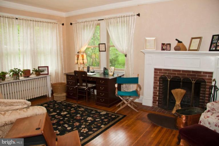 505 Old Orchard Road Baltimore, MD 21229 - Photo 10 of 23 Living Room