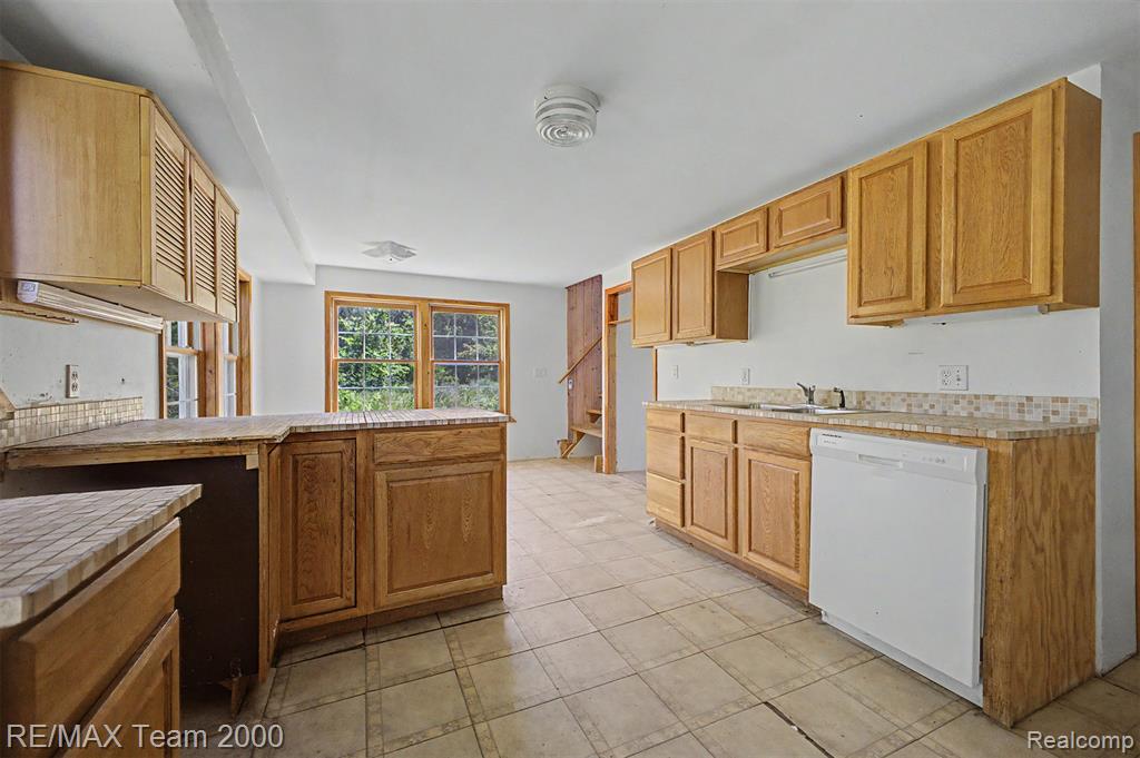 2145 Oakville Waltz Road New Boston, MI 48164 - Photo 37 of 56