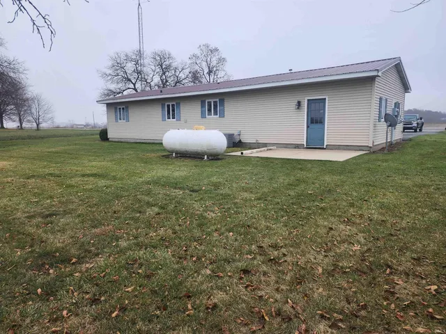 $219,500 | 4471 East St Road, Berne, IN 46711
