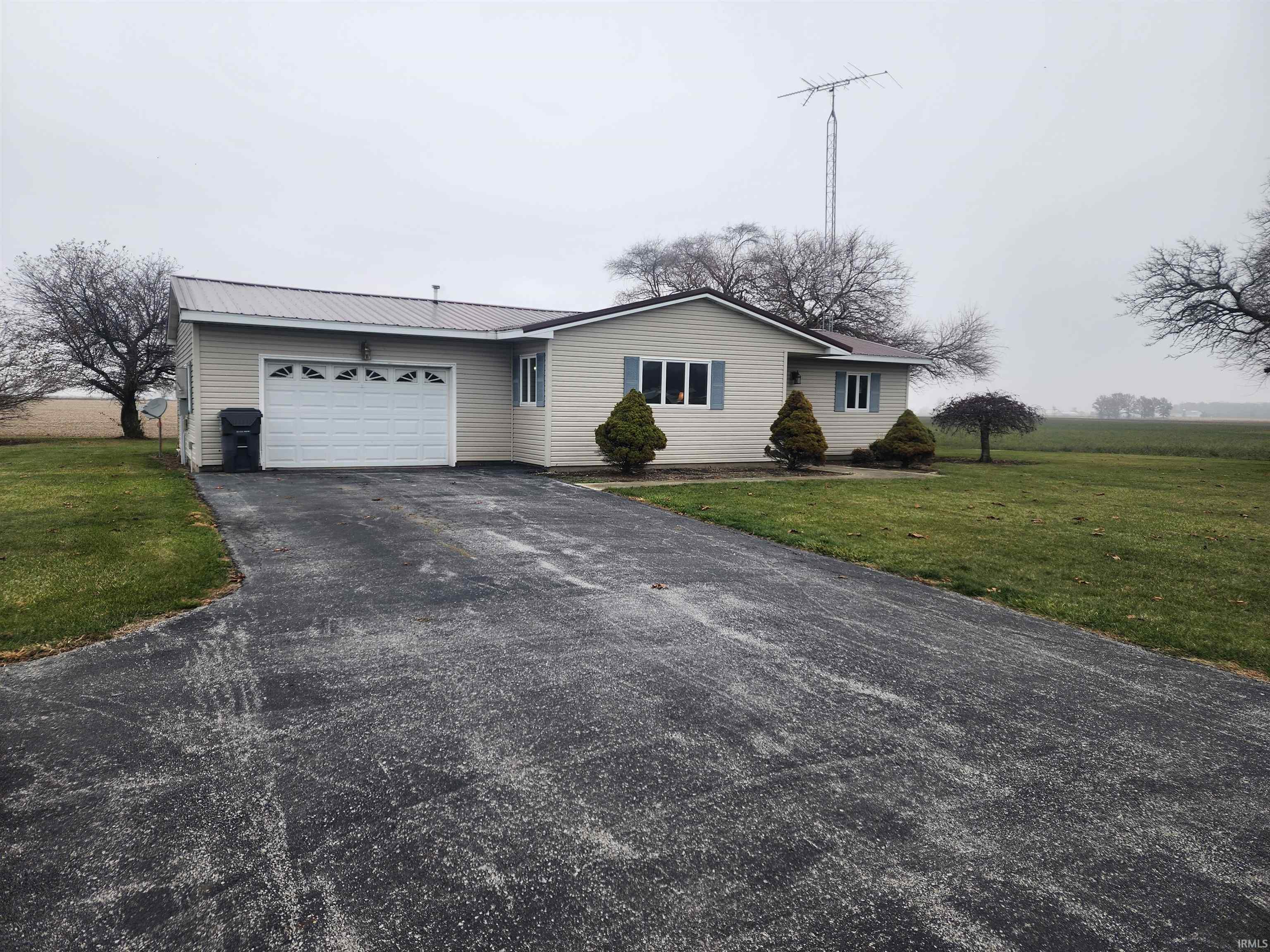 4471 East St Road Berne, IN 46711 - Photo 6 of 24