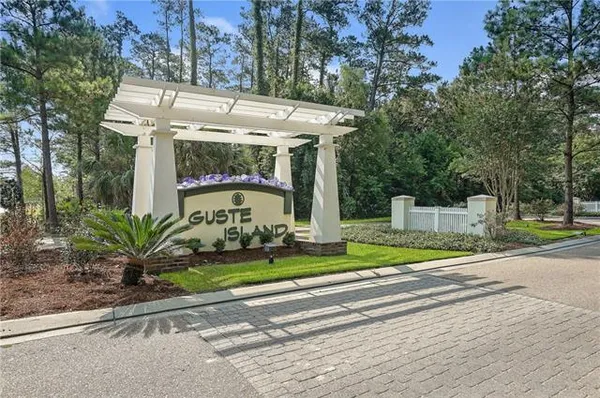 $465,000 | 2049 White Dove Drive, Madisonville, LA 70447
