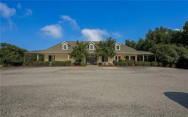 $465,000 | 2049 White Dove Drive, Madisonville, LA 70447