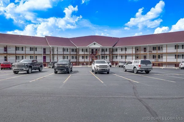 $359,900 | 708 Clearwater Drive, Unit 1H, Camdenton, MO 65020