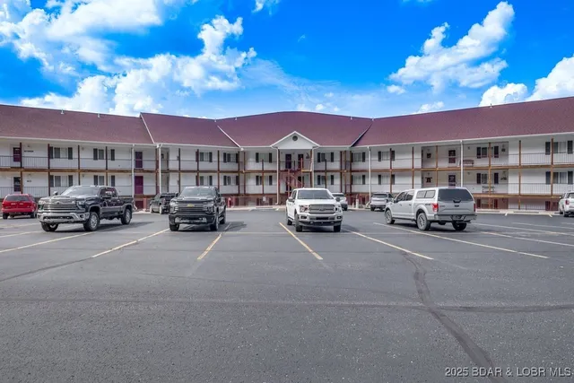 $359,900 | 708 Clearwater Drive, Unit 1H, Camdenton, MO 65020