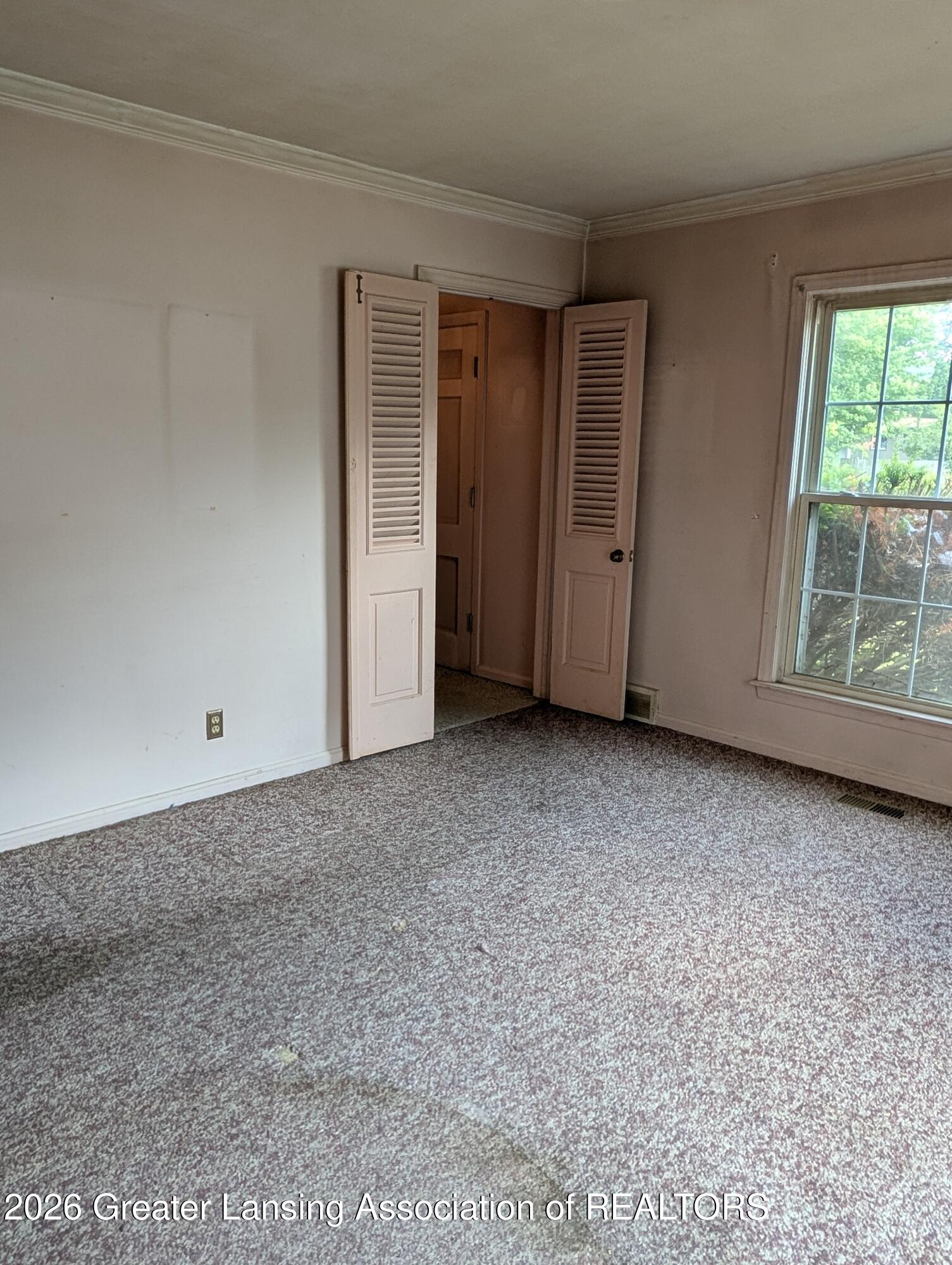 2112 Cumberland Road Lansing, MI 48906 - Photo 25 of 77 PXL_20260728_202908059.RAW-01