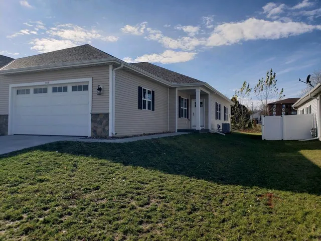 $2,395 | 1310 Daisy Drive, West Bend, WI 53090