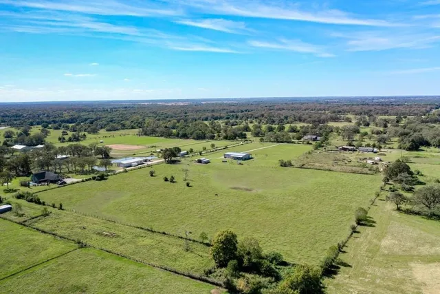a view of a house with a big yard