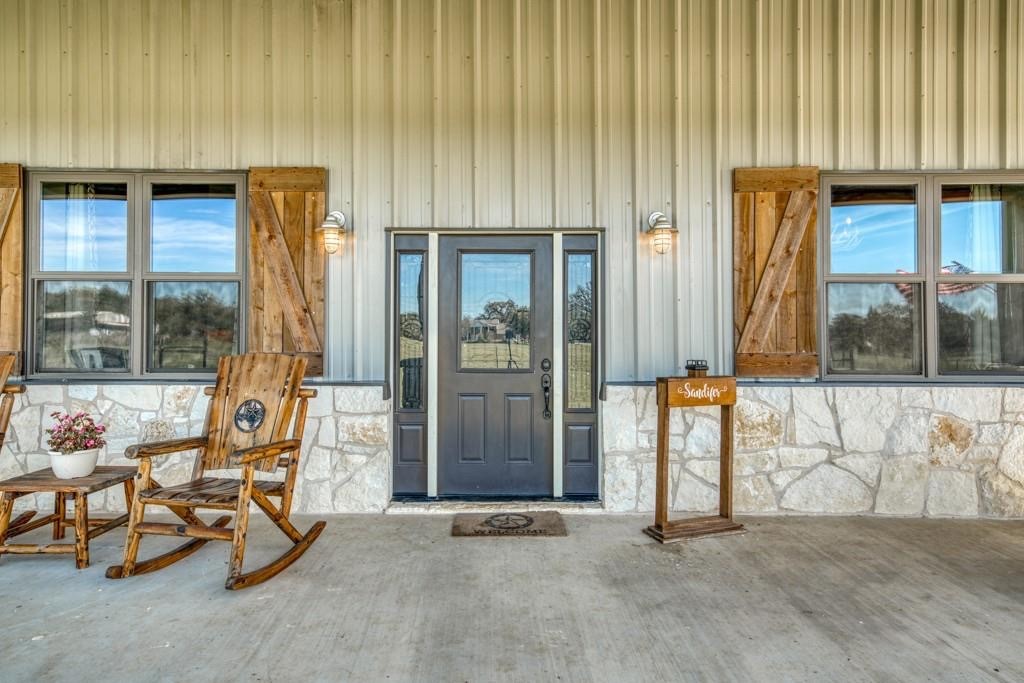 22273 Chapman Road Hempstead, TX 77445 - Photo 4 of 49 an empty room with windows