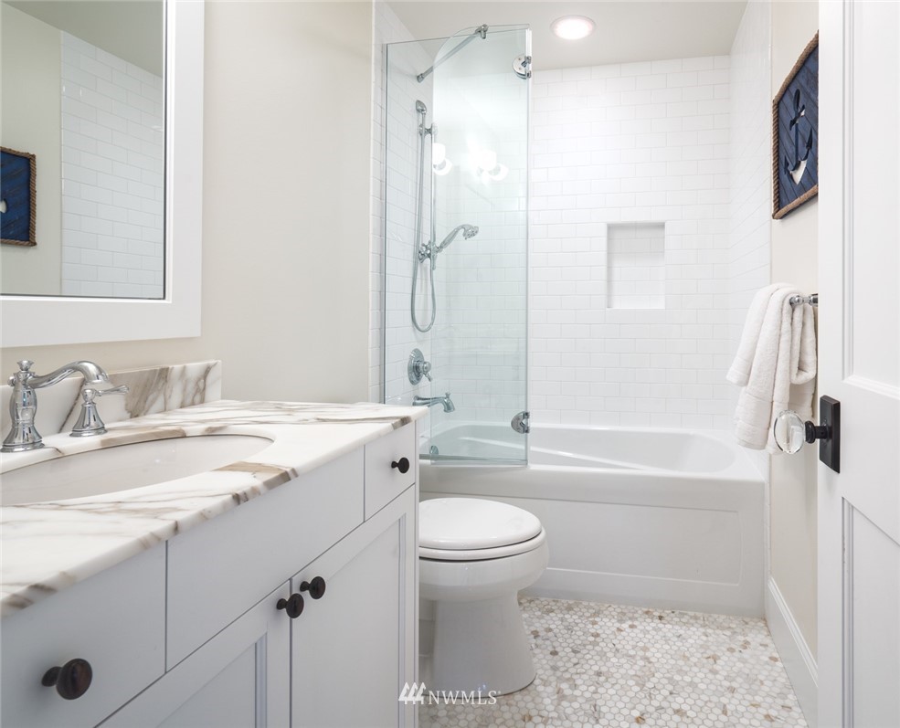 9262 Points Drive Northeast Yarrow Point, WA 98004 - Photo 19 of 25